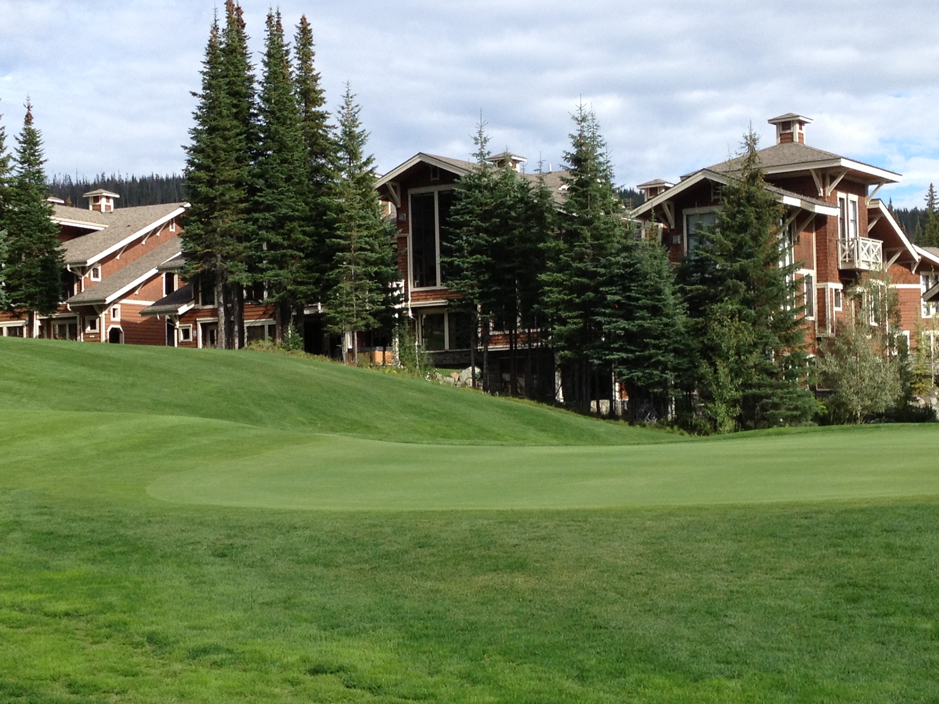 Stone's Throw condo backing onto the 16th Fairway - highest elevation tee in BC!