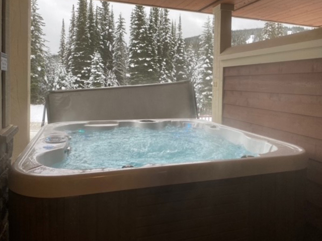 Stones Throw Sun Peaks hot tub