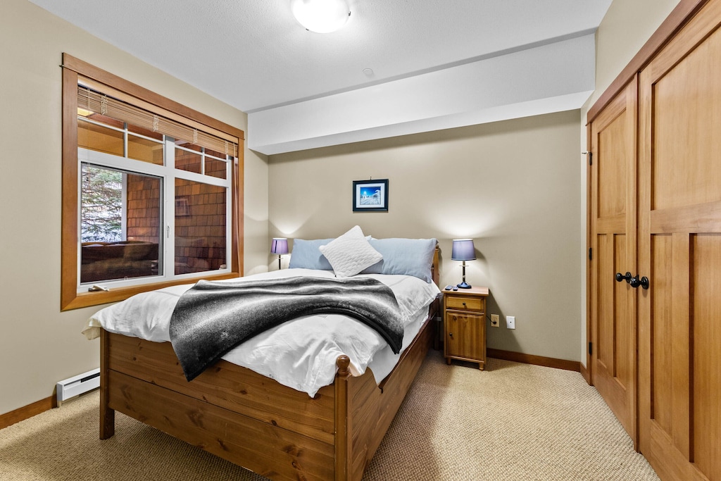 Settler's Crossing Sun Peaks Primary bedroom